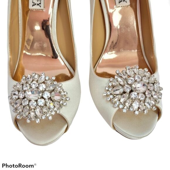BADGLEY MISCHKA Jeannie Crystal Trim Pumps Size 6 - Picture 6 of 11